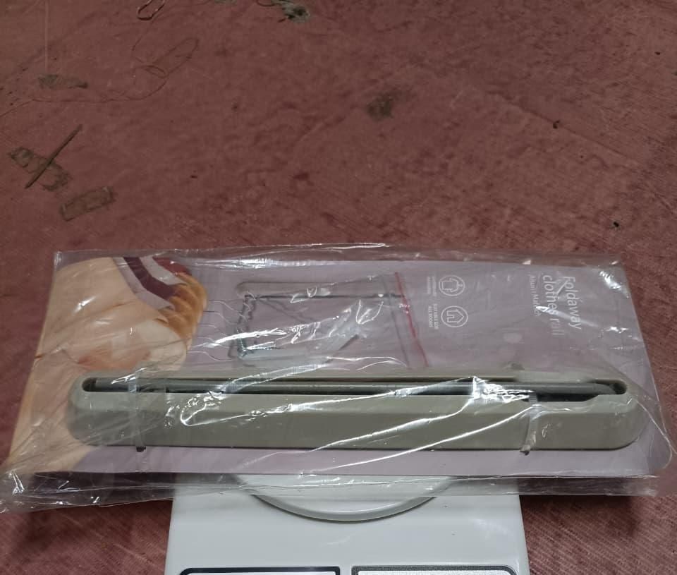 Compact Folding Rail Holder With 5 Hangers Capacity